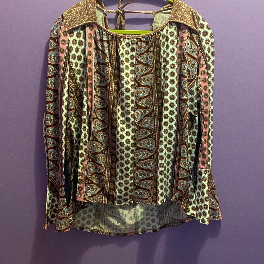 Multicolor Patterned V-Neck Blouse - Picture 7 of 9